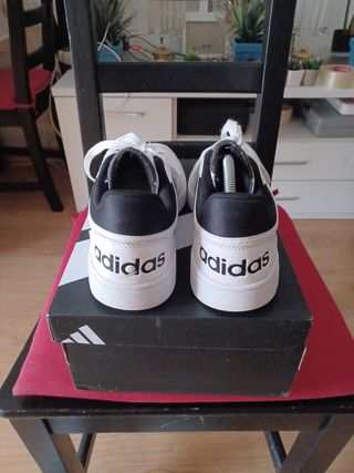 Zapatillas Adidas - Blancas y Negras