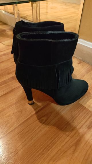 Botines tacón Stradivarius negros