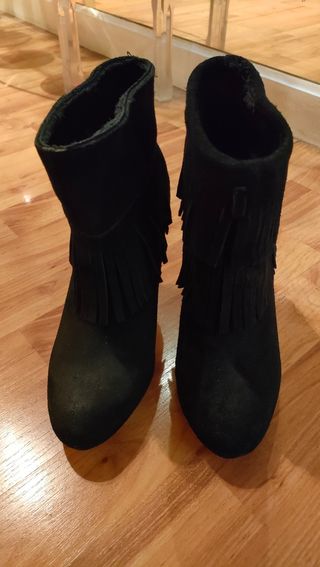 Botines tacón Stradivarius negros