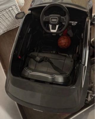 Auto elettrica Audi Q5 bimbi ( Manca Telecomando )
