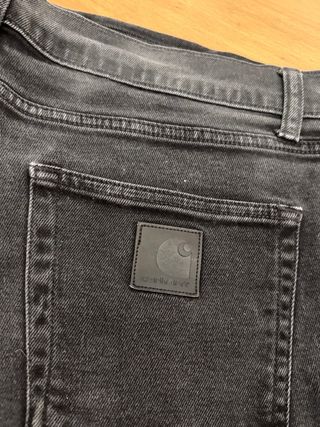 Vaqueros Carhartt negros