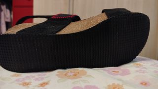 Sandalias negras con detalles multicolor