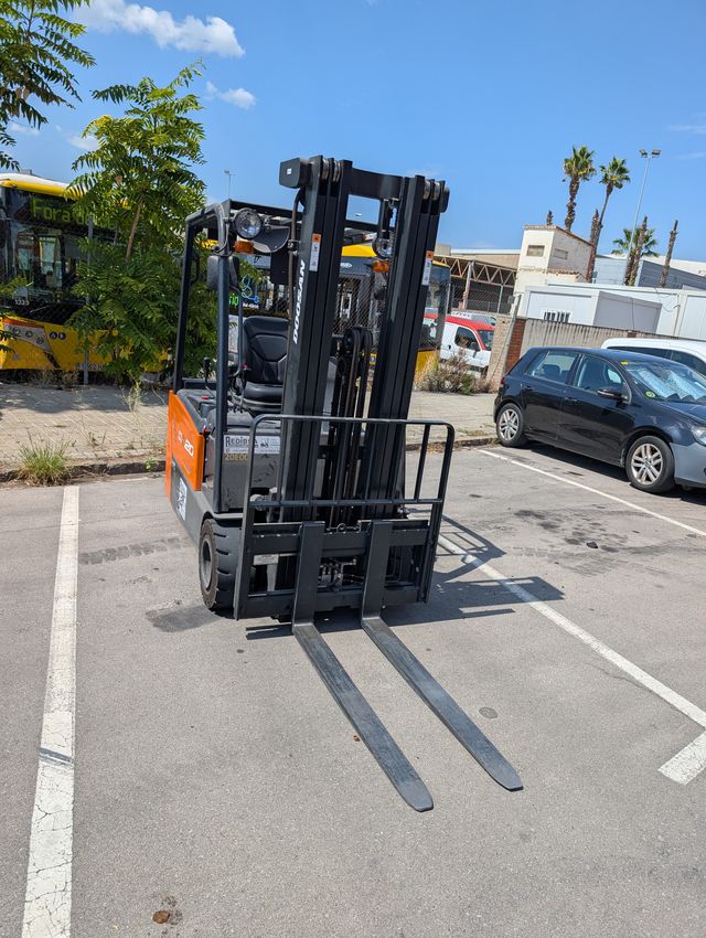 20E006 MATRÍCULADA 2023 Carr. elev. elec. DOOSAN