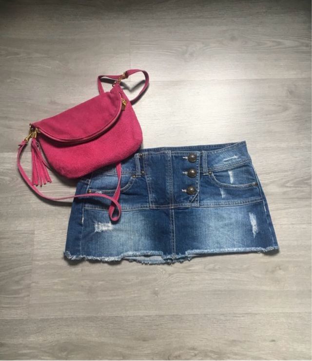 Minifalda vaquera desgastada