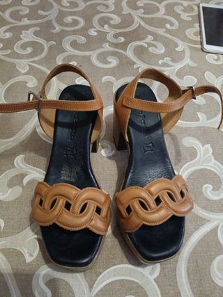 Sandalias tacón beige-marrón