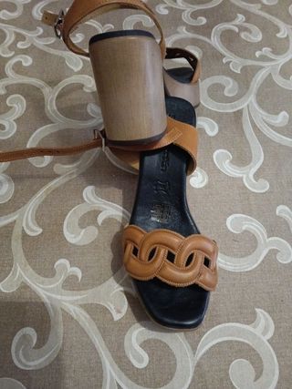 Sandalias tacón beige-marrón