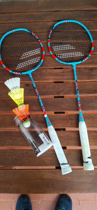 2 Raquetas bádminton Babolat + 3 plumas
