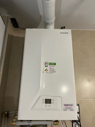 Caldera gas ITALTHERM blanca
