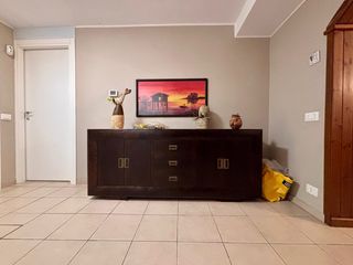 Mobile in legno massello marrone