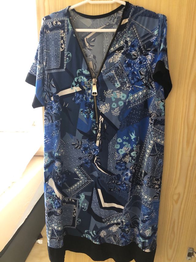 Vestido azul y blanco estampado