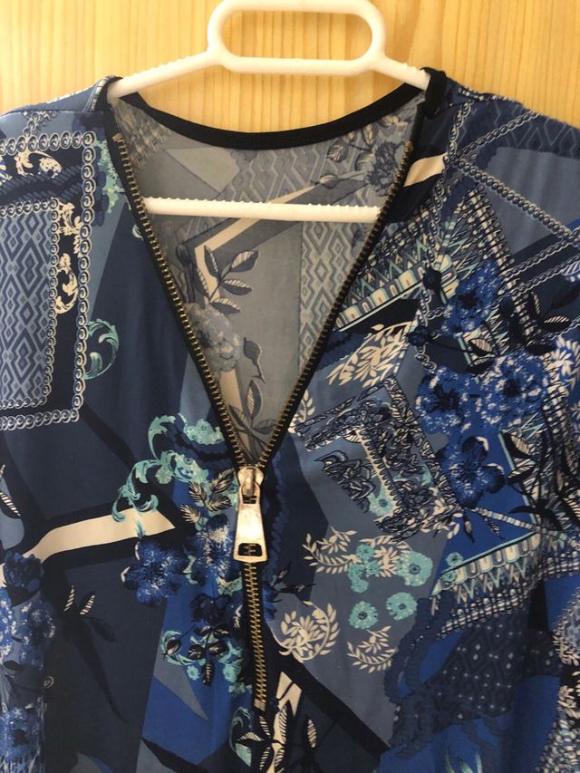 Vestido azul y blanco estampado