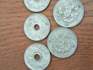 Monedas de Japón 100 y 50 yen pièces de monnaie