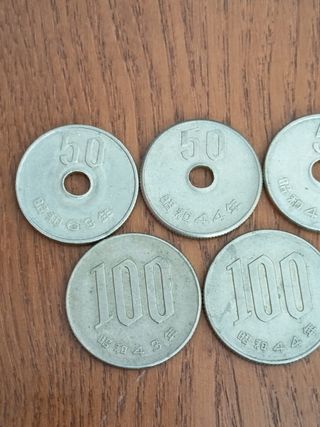 Monedas de Japón 100 y 50 yen pièces de monnaie