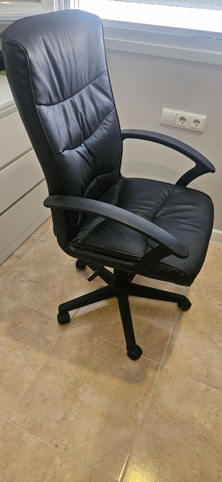 Silla oficina giratoria negra