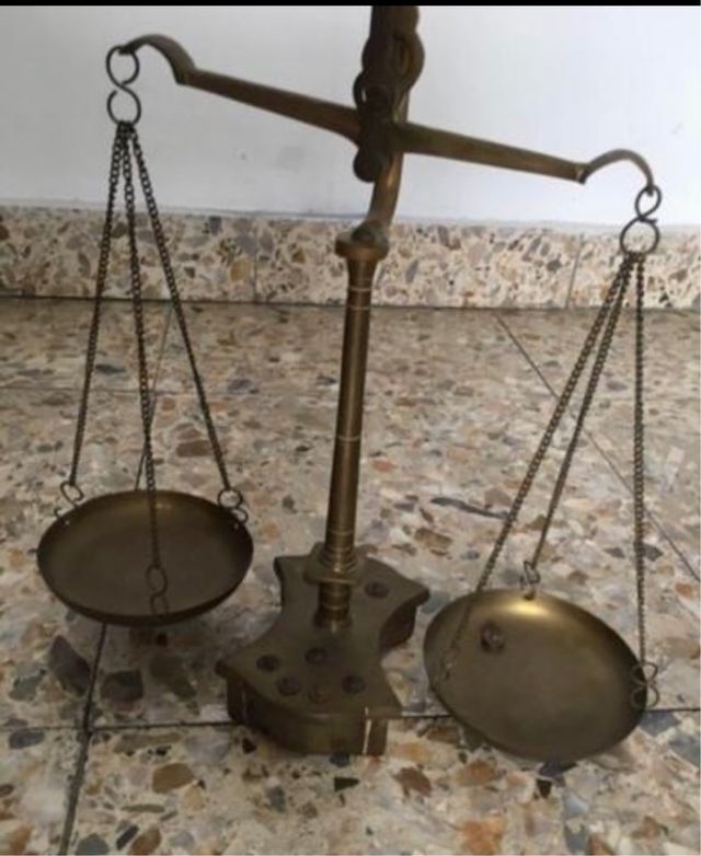 Balanza Antigua Bronce