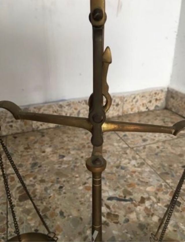 Balanza Antigua Bronce