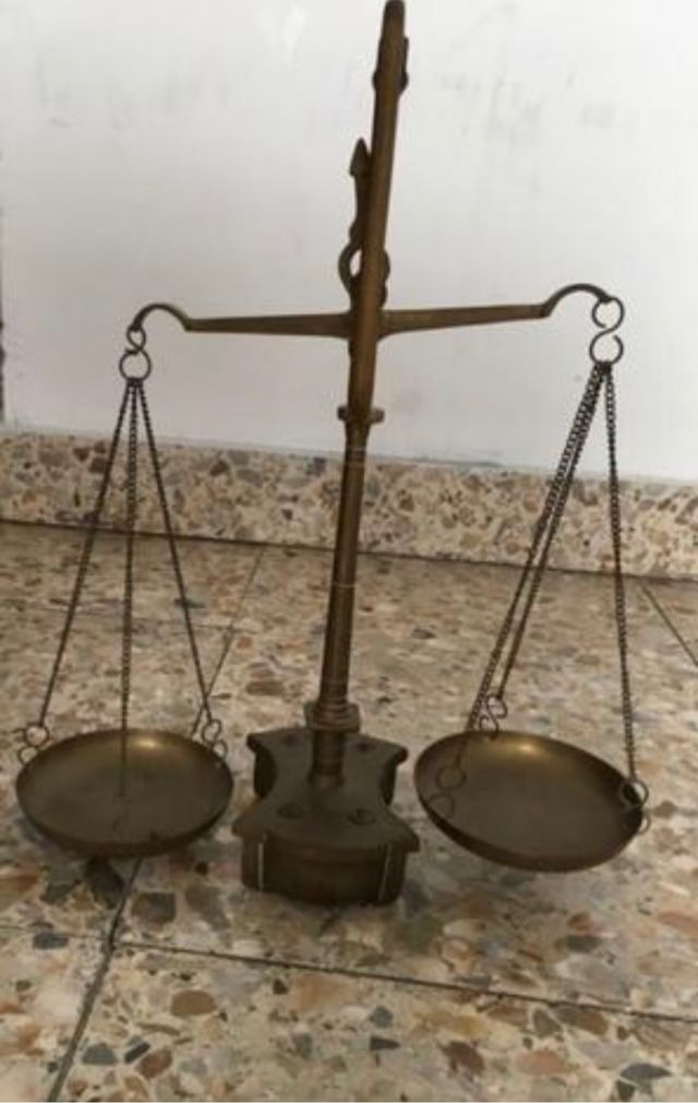 Balanza Antigua Bronce
