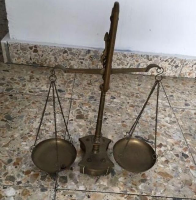 Balanza Antigua Bronce