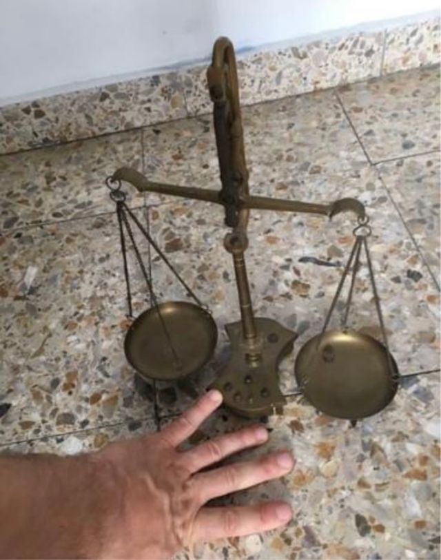 Balanza Antigua Bronce