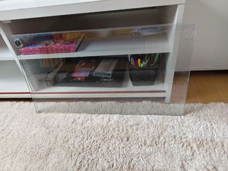 Mueble tv con estantes y vitrina