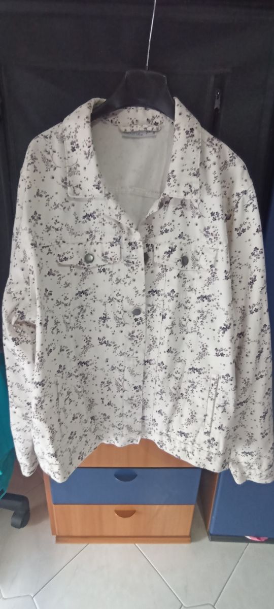 Giacchetta estiva floreale bianca