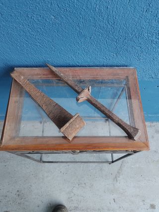2 strumenti antichi in metallo