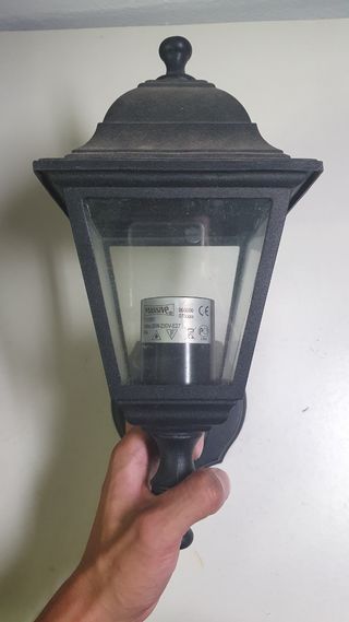 Lampada da esterno in metallo nero