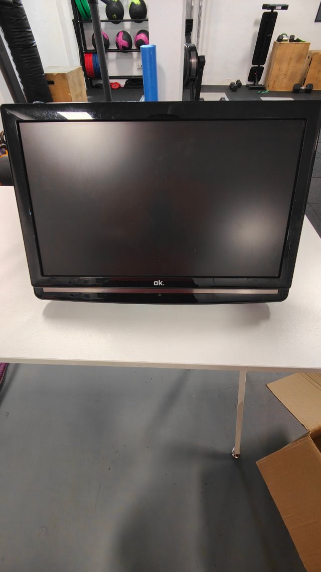 TV ok. 22" negra