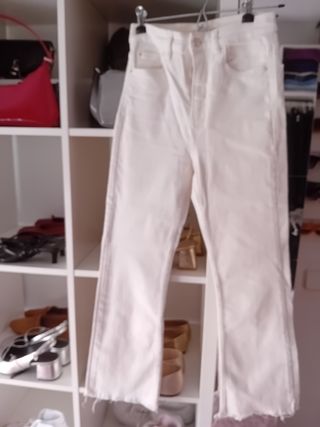 Pantalones blancos acampanados