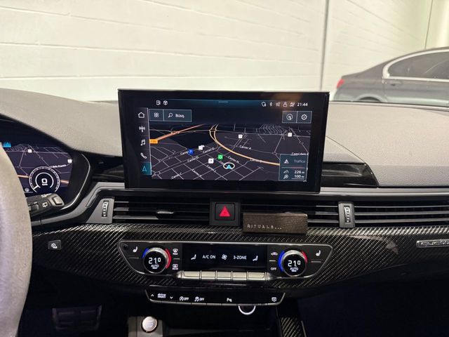 AUDI A4 RS4 Avant TFSI 331kW quattro tiptronic