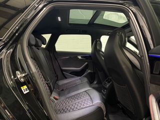 AUDI A4 RS4 Avant TFSI 331kW quattro tiptronic