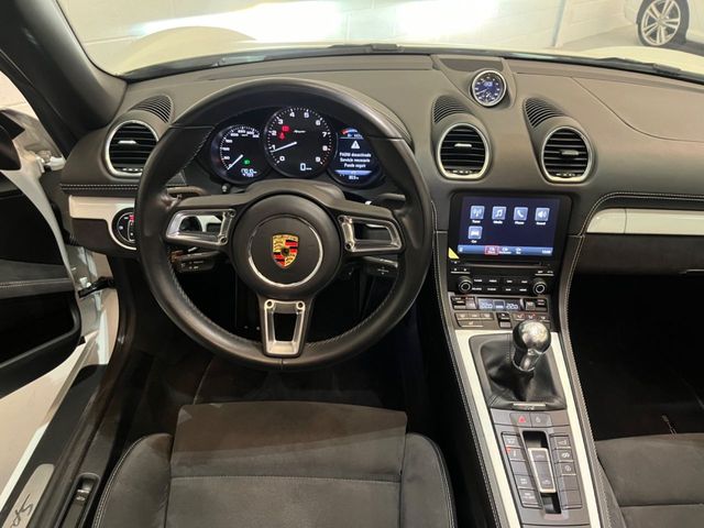 PORSCHE 718 Boxster Spyder