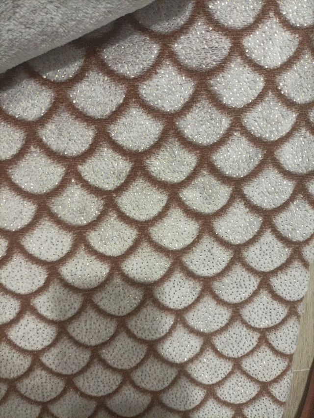 Manta cola sirena gris y marrón