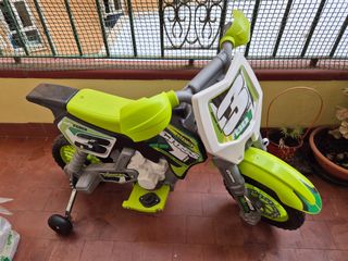 Moto eléctrica infantil Feber