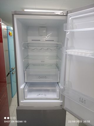 NEVERA MARCA SAIVOD 