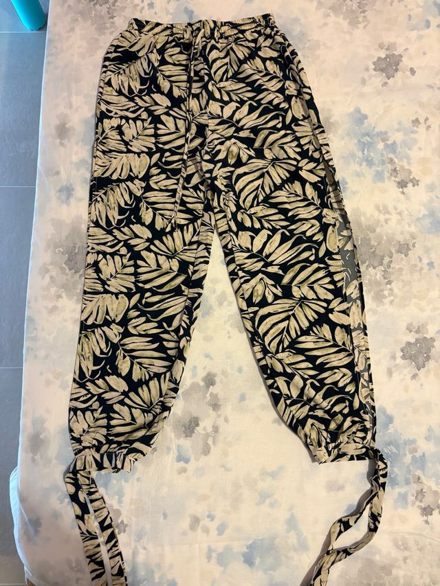Pantaloni estivi a stampa foglie