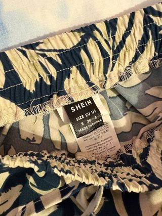 Pantaloni estivi a stampa foglie