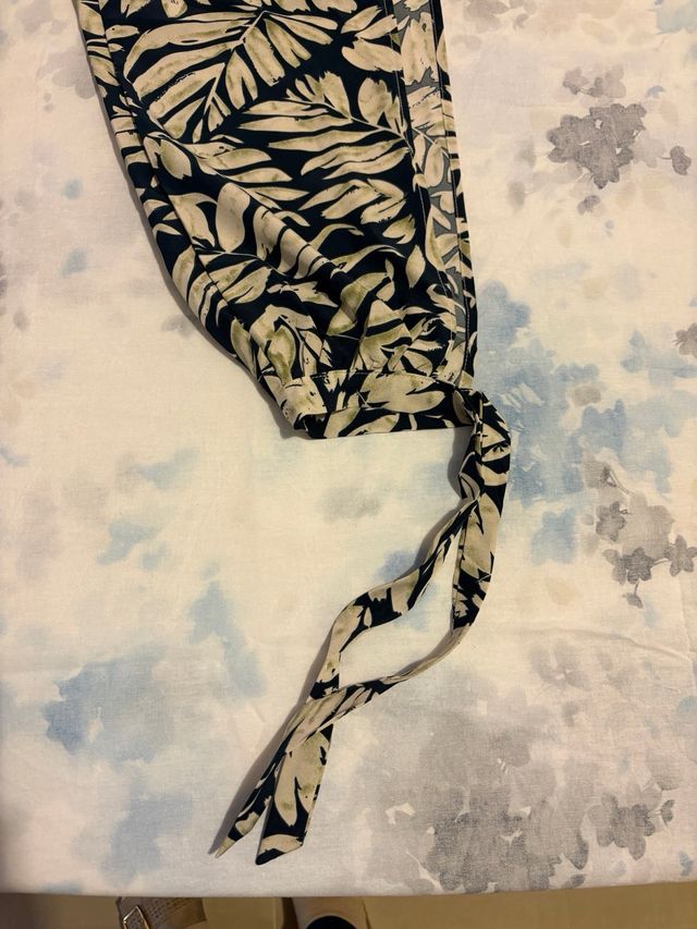 Pantaloni estivi a stampa foglie