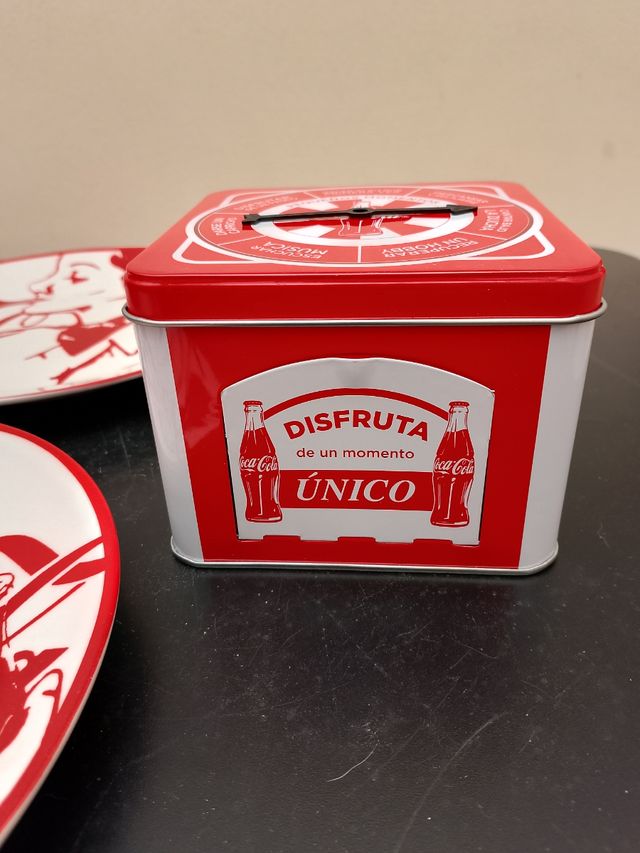 Caja y platos Coca-Cola vintage
