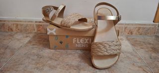 Sandalias Flexinens doradas