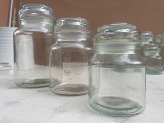 17 botes cristal transparentes, 12 G, 1 M y 4 P