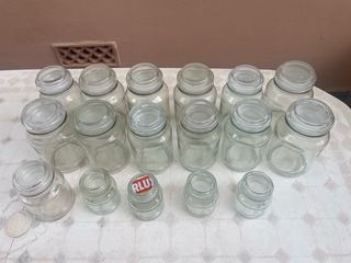 17 botes cristal transparentes, 12 G, 1 M y 4 P