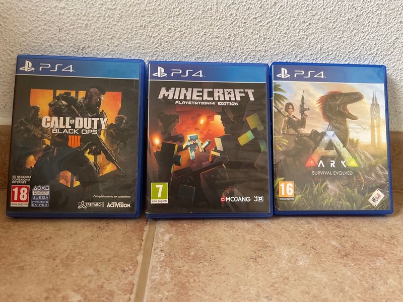 Imagen de 3 Juegos PS4: Call of Duty, Minecraft, ARK