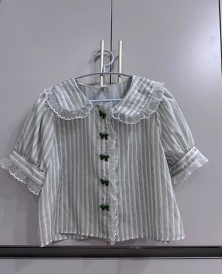 Blusa rayada verde y gris
