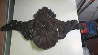Fregio in legno intagliato a mano