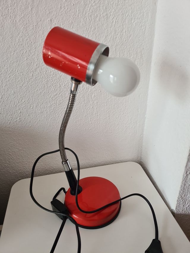 Lampada da tavolo rossa vintage