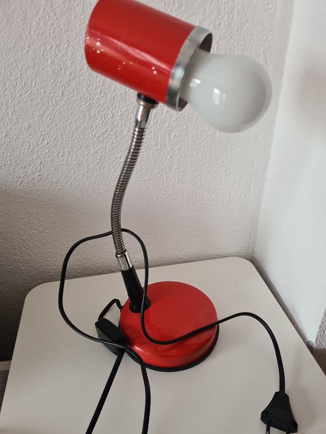 Lampada da tavolo rossa vintage