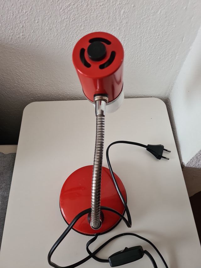 Lampada da tavolo rossa vintage