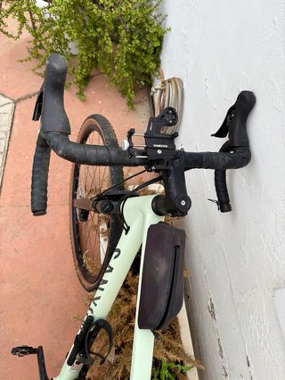 Bicicleta Gravel Canyon inundada por Dana 