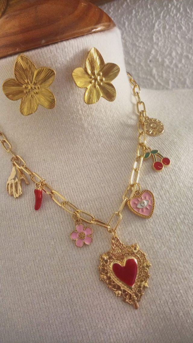 Collar y pendientes dorados | Joyas